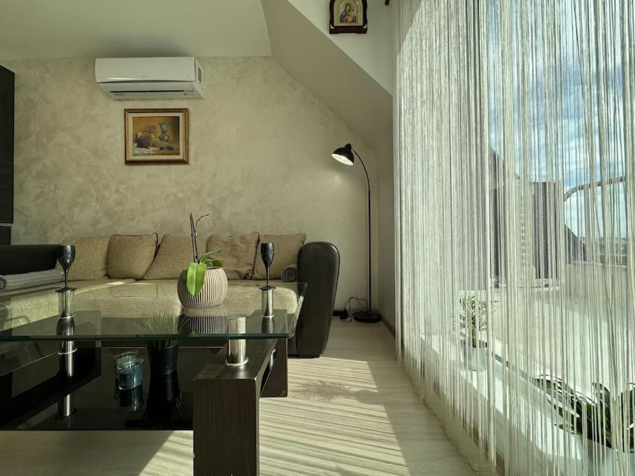 Panoramic View Near Airport Apartemen Sofia