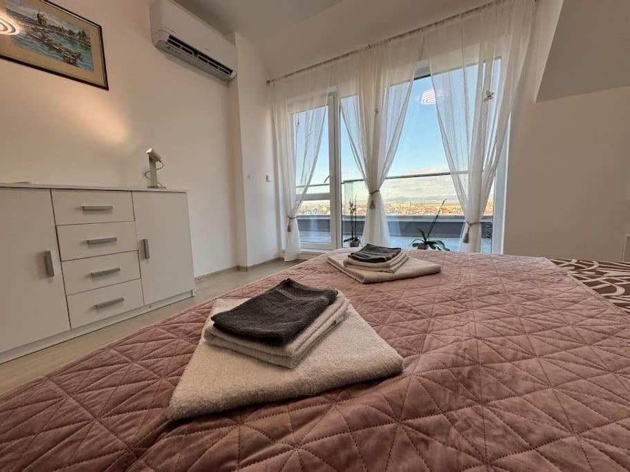 Apartment Panoramic View Near Airport *