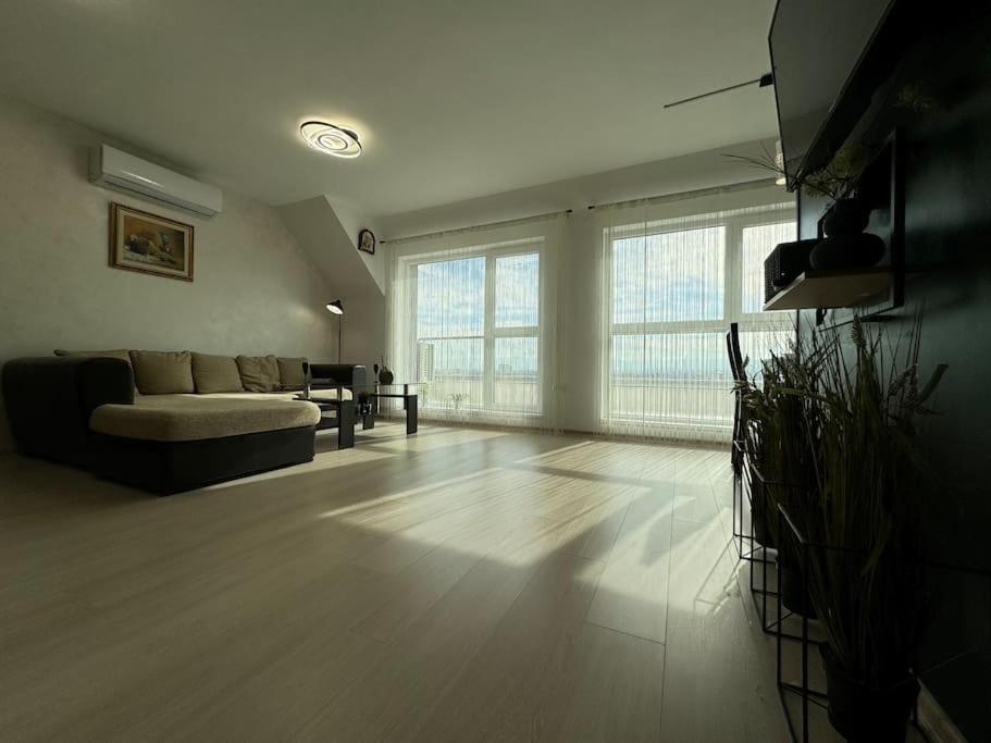 Panoramic View Near Airport Apartemen Sofia