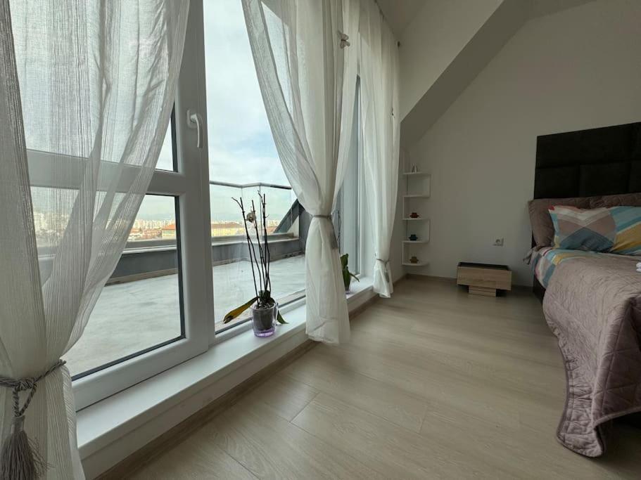 Apartment Panoramic View Near Airport