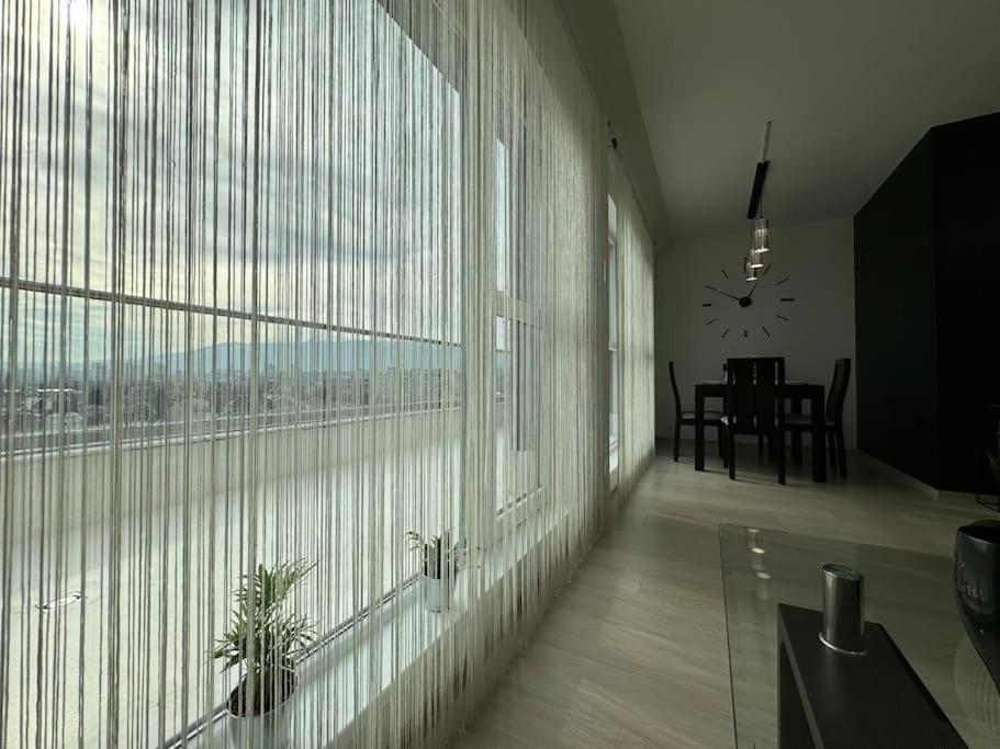 Apartment Panoramic View Near Airport *